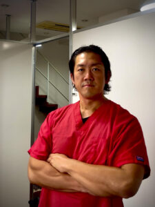 学芸大学整体院office-kの院長であるスポーツカイロプラクティックドクターの勝俣英明先生の紹介画像